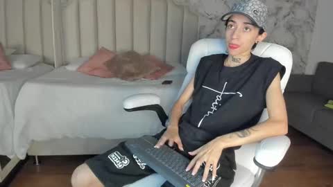 Snapshot of shantal_thompson21 chatting on 23, 11, 2025 Shantal online show from 23, 11, 2025