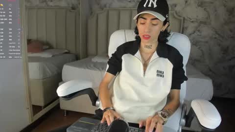 Snapshot of shantal_thompson21 chatting on 25, 11, 2025 Shantal online show from 25, 11, 2025