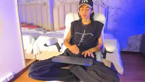 Snapshot of shantal_thompson21 chatting on 28, 11, 2025 Shantal online show from 28, 11, 2025