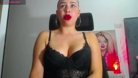 Snapshot of shantalhot69 chatting on 14, 12, 2024 Shantal online show from 14, 12, 2024