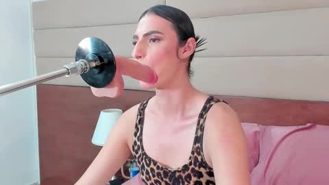  Shantall  online show from 19, 10, 2025