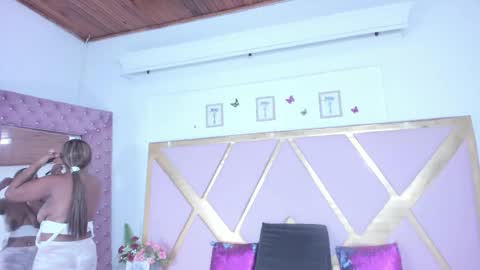 Snapshot of shantallfoxxie chatting on 21, 12, 2025 shantallfoxxie online show from 21, 12, 2025