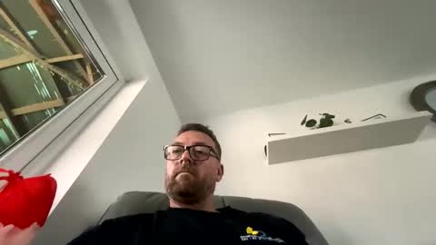 Snapshot of sharksboy16 chatting on 17, 5, 2026 Sharksboy online show from 17, 5, 2026