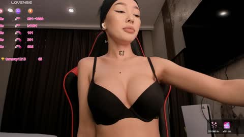 Snapshot of sharlin_13 chatting on 5, 2, 2025 Sharlin  online show from 5, 2, 2025