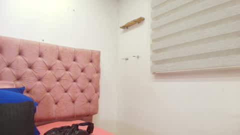 Snapshot of sharlott_kiss chatting on 5, 1, 2025 Sharlott online show from 5, 1, 2025