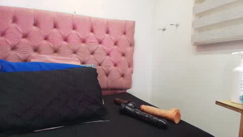 Snapshot of sharlott_kiss chatting on 20, 1, 2025 Sharlott online show from 20, 1, 2025