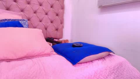 Snapshot of sharlott_kiss chatting on 7, 2, 2025 Sharlott online show from 7, 2, 2025