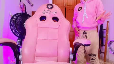 Snapshot of sharlott_kiss chatting on 5, 3, 2025 Sharlott online show from 5, 3, 2025