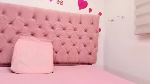 Snapshot of sharlott_kiss chatting on 8, 3, 2025 Sharlott online show from 8, 3, 2025