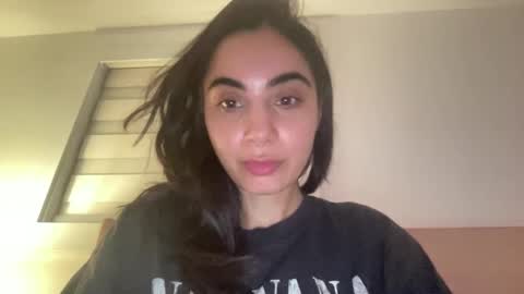 Snapshot of sharnn_b chatting on 17, 11, 2025 sharnn_b online show from 17, 11, 2025