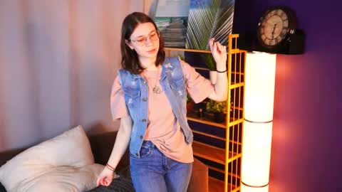 Snapshot of sharolynjaynes chatting on 23, 12, 2025 Hello im LIa online show from 23, 12, 2025