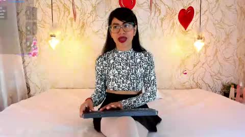sharon_leather online show from 18, 5, 2026