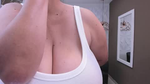 Snapshot of sharon_titts chatting on 1, 5, 2026 sharon online show from 1, 5, 2026
