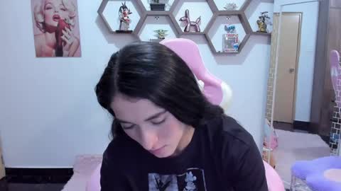 Snapshot of sharonsander1 chatting on 25, 4, 2026 Sharon online show from 25, 4, 2026