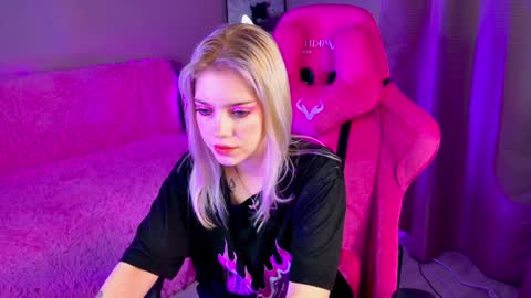 Lola online show from 4, 2, 2025