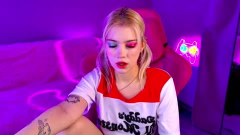 Lola online show from 28, 2, 2025