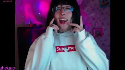 Shayla 3 online show from 4, 2, 2026