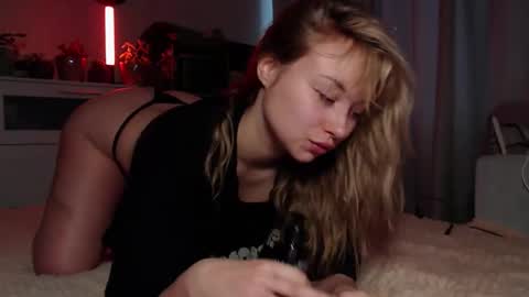Snapshot of sheeeeesh_gurl chatting on 13, 10, 2025 sheeeeesh_gurl online show from 13, 10, 2025