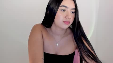 Snapshot of shelly_rohades chatting on 14, 12, 2025 online show from 14, 12, 2025