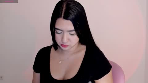 Snapshot of shelly_rohades chatting on 15, 12, 2025 online show from 15, 12, 2025