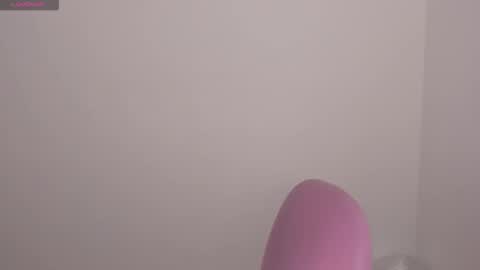 Snapshot of shelly_rohades chatting on 21, 12, 2025 online show from 21, 12, 2025