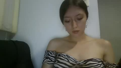 shelsyzevee_ online show from 18, 12, 2025