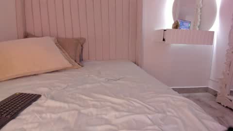 shelynna_azzul online show from 2, 1, 2025