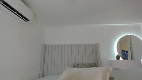 shelynna_azzul online show from 16, 1, 2025