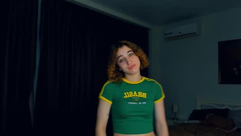 Snapshot of shemekafarhart chatting on 19, 10, 2025 Demina online show from 19, 10, 2025