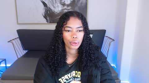 Snapshot of shenna_brunette_ chatting on 20, 12, 2024 Shenna online show from 20, 12, 2024