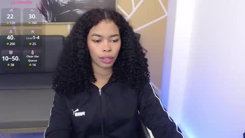 Snapshot of shenna_brunette_ chatting on 5, 3, 2025 Shenna online show from 5, 3, 2025