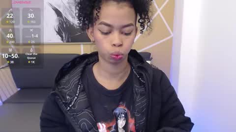 Snapshot of shenna_brunette_ chatting on 8, 3, 2025 Shenna online show from 8, 3, 2025