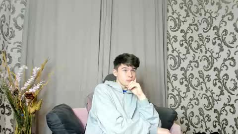 Snapshot of sherlockmax chatting on 4, 10, 2025 Max online show from 4, 10, 2025