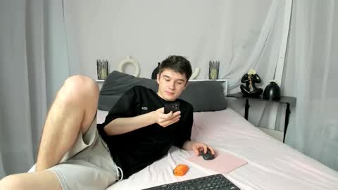 Snapshot of sherlockmax chatting on 21, 12, 2025 Max online show from 21, 12, 2025