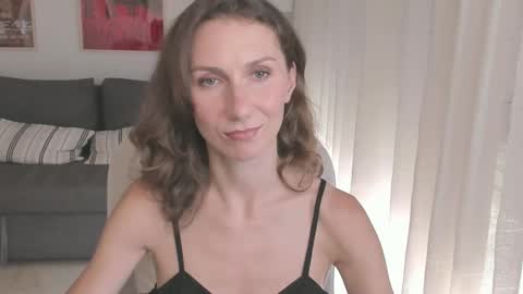 shesleepsnaked online show from 1, 10, 2025