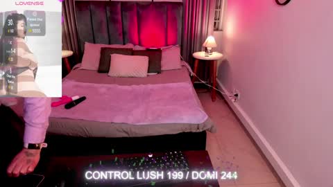 Snapshot of sheyla_hills_ chatting on 18, 12, 2024 Sheyla online show from 18, 12, 2024