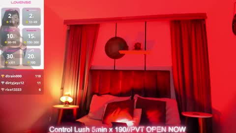 Snapshot of sheyla_hills_ chatting on 2, 3, 2025 Sheyla online show from 2, 3, 2025