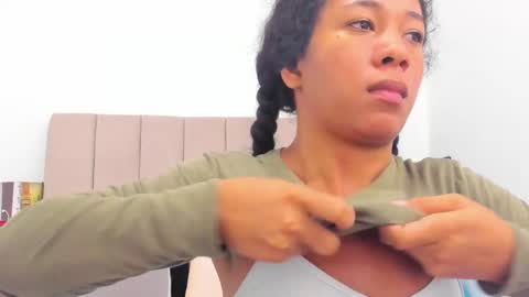 Snapshot of shira_sexylove chatting on 30, 12, 2024 shira_sexylove online show from 30, 12, 2024