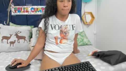 Snapshot of shira_sexylove chatting on 27, 1, 2025 shira_sexylove online show from 27, 1, 2025