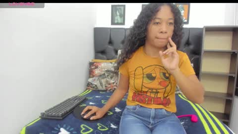 Snapshot of shira_sexylove chatting on 13, 9, 2025 shira_sexylove online show from 13, 9, 2025