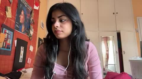 Snapshot of shirleendurrah chatting on 15, 4, 2026 Karin online show from 15, 4, 2026