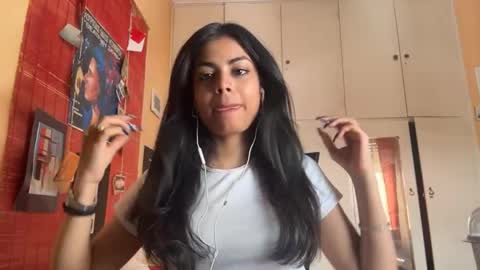 Snapshot of shirleendurrah chatting on 18, 4, 2026 Karin online show from 18, 4, 2026