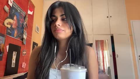 Snapshot of shirleendurrah chatting on 29, 4, 2026 Karin online show from 29, 4, 2026