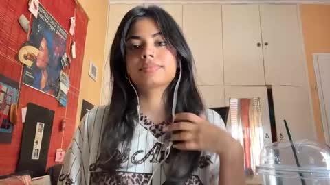 Snapshot of shirleendurrah chatting on 4, 5, 2026 Karin online show from 4, 5, 2026