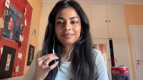 Snapshot of shirleendurrah chatting on 7, 5, 2026 Karin online show from 7, 5, 2026