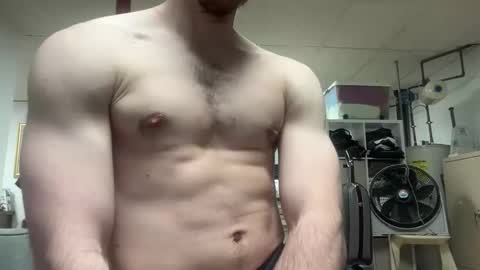 shirtlesshunk15 online show from 27, 3, 2026