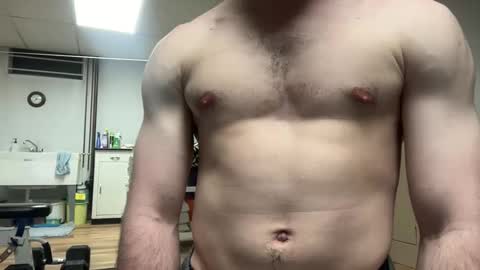 shirtlesshunk15 online show from 11, 4, 2026