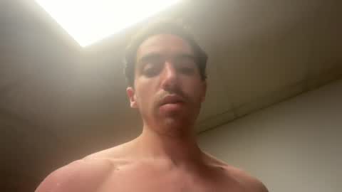 Snapshot of shirtlesshunk15 chatting on 21, 6, 2026 shirtlesshunk15 online show from 21, 6, 2026