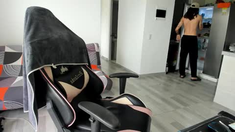 Snapshot of shiryu_ak chatting on 23, 10, 2025 -- online show from 23, 10, 2025