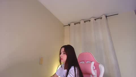 Snapshot of shkendall chatting on 20, 10, 2025  kendal  online show from 20, 10, 2025